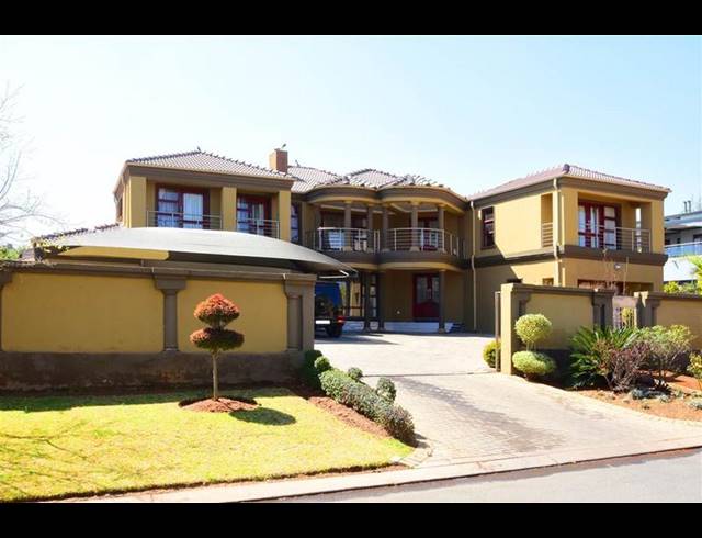 6 BEDROOM CLUSTER FOR SALE IN SUMMERSET